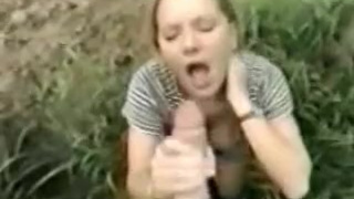 Специально остановились супруги у поля, чтобы женушка соснула болт