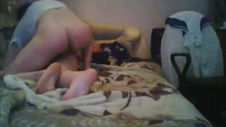 Любимый пялит жену в позе раком и снимает частное порно