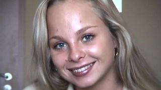 Симпатичная блонди Sharka Blue ебется на кастинге у Пьера Вудмана