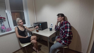 Мадемуазель из Омска пришла в гости к другу на чай и анальный секс