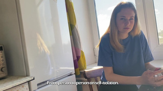 Русский подсыпал виагру непутевой курьерше и трахнул на кухонном столе