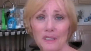 Пасынок кончил пьяной матери в рот после быстрого сношения с ней