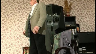 Русская студентка посасывает конец зрелого препода