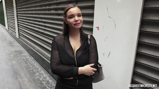 Сношает пышногрудую проститутку в чулочках в позе раком