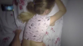 Родной брат пердолит половую щель спящей сестры посреди ночи