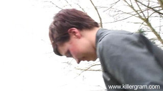 Парни развели падшую телку на минетик за деньги