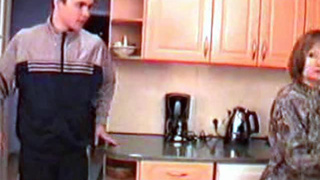 Мужичек присунул своей мамке