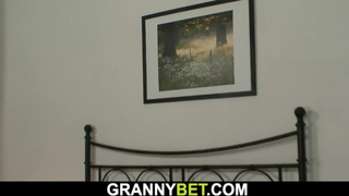 Внучок развел бабушку на секс на четвереньках