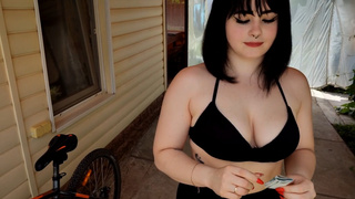 Денег мало, это не беда — горловой отсос могу сделать на раз-два