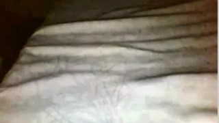 Одинокая барышня любит устраивать мастурбацию на камеру