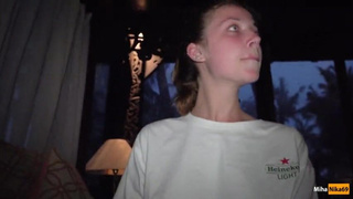 Русская сестра отсасывает большой конец брата в знак благодарности за помощь