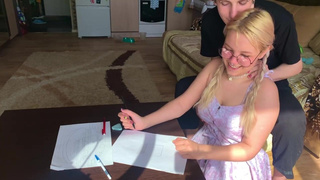 Стеснялась, но на четвереньках дала — препод сказал, зачёт так сдавать надо