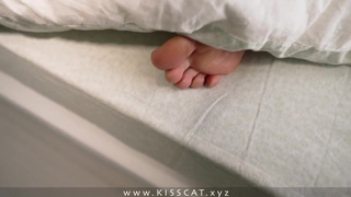 Это что, сын меня чпокает? Ещё и кончил внутрь — вот это поворот ??