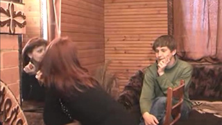 Опытная москвичка и симпатичный паренек замутили любительский секс