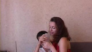 Русский паренек чпокает подвыпившую Ингу в вагину