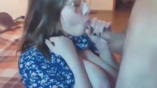 Русская грудастенькая сестра Аня в очках получает порцию кончи от брата