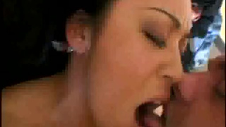 Домашний частный секс с длинноволосой принцессой